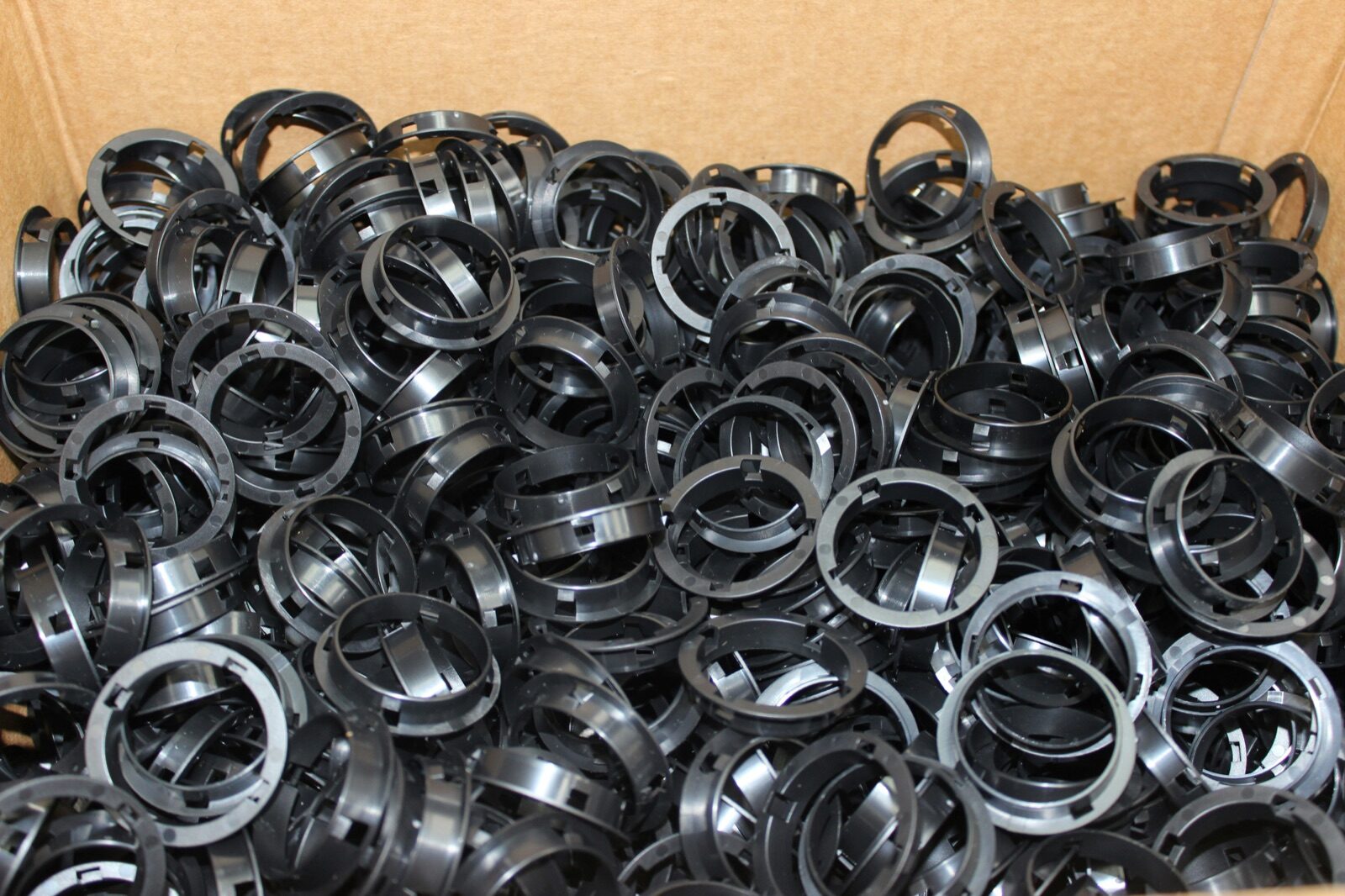 Plastic component rings for cyanoacrylate multi-substrate bonding on PC PVC and metal