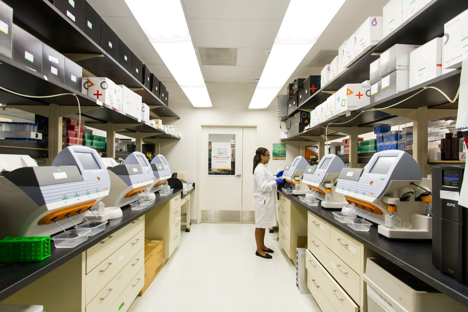 Optical inspection laboratory for Incure LS217™ lightguide simulator incoming lightguide inspection