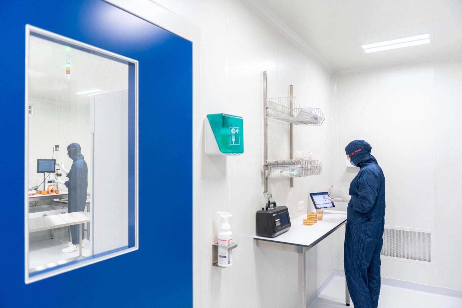 Medical device precision assembly for Incure LGT-Series™ lightguide terminator medical device manufacturing