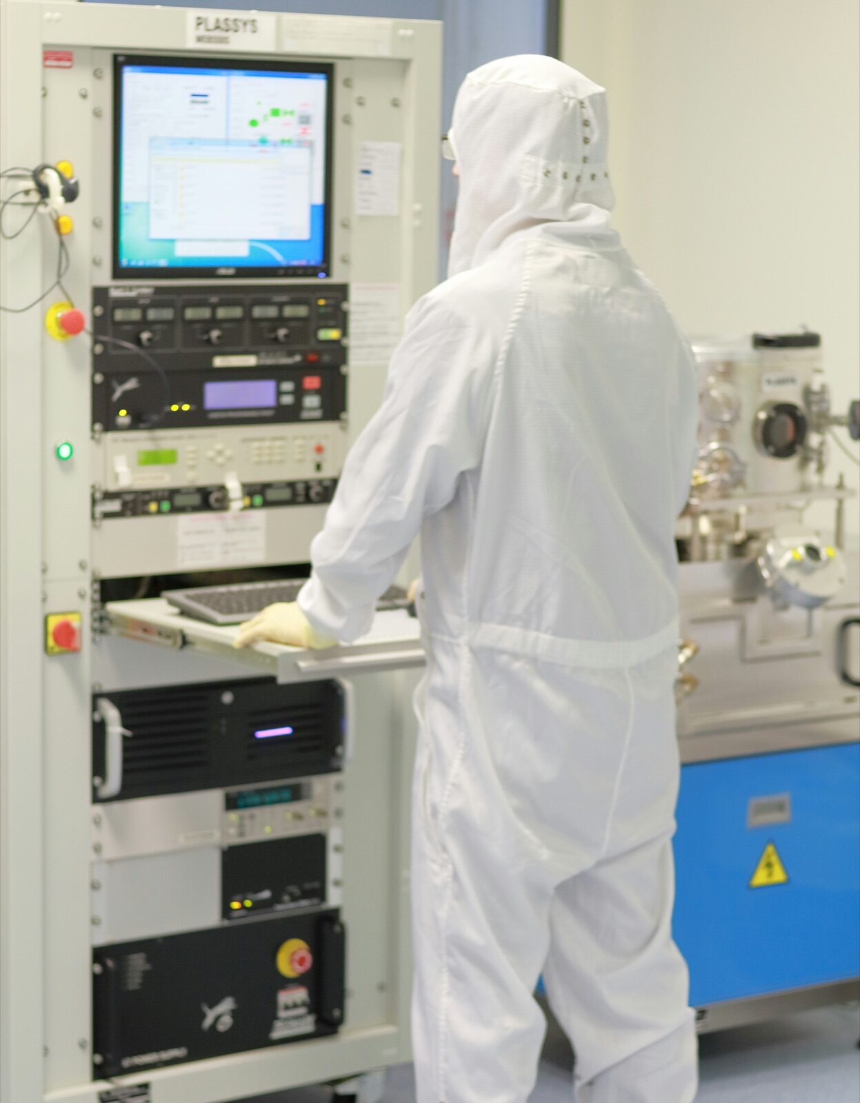 Cleanroom assembly of catheters and sensors for Incure B/C-Series™ UV cure chamber medical device bonding