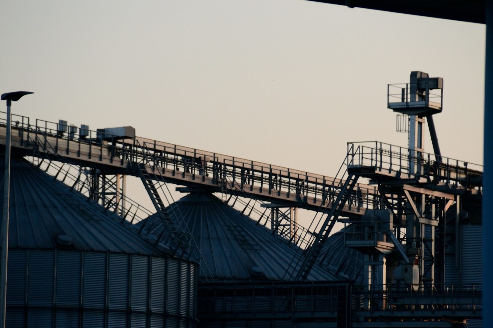 Industrial production conveyor for Incure M-Series™ UV focused beam conveyor line integration