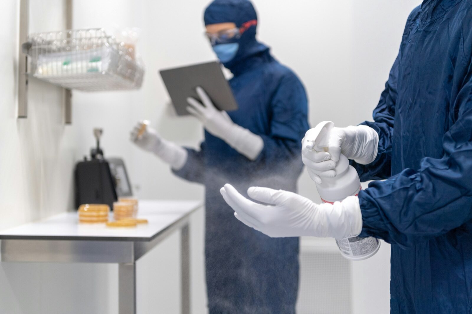 Medical cleanroom sterile manufacturing for Incure L-Series™ L9000 UV LED spot lamp medical device production